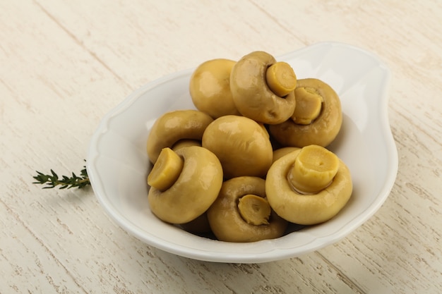 Champignons mariné