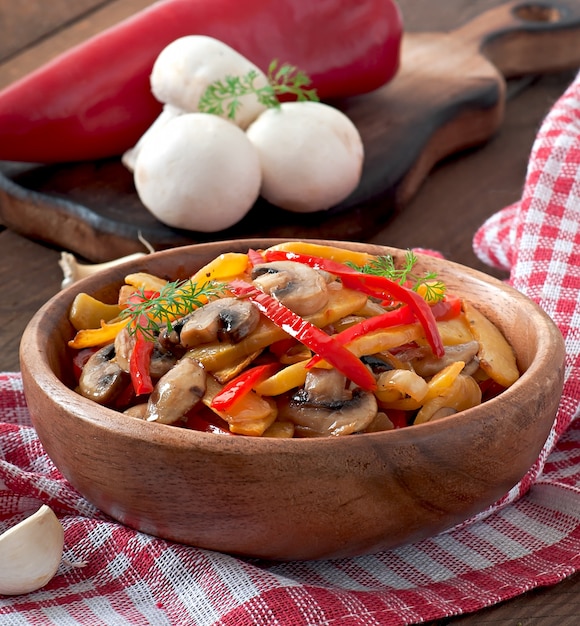 Champignons sautés à la citrouille et au poivron