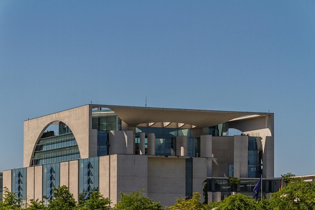 Photo la chancellerie du bundeskanzleramt est le siège du gouvernement fédéral allemand et la résidence du chancelier fédéral allemand. elle est située à berlin, en allemagne.