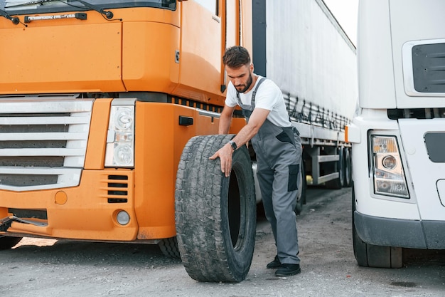 Camions de service pour pneus