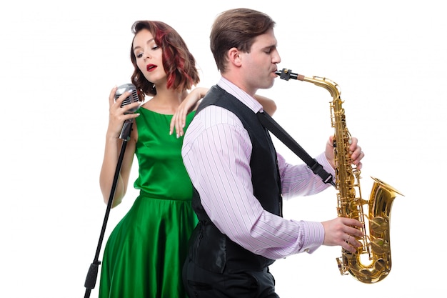 Chanteuse et saxophoniste