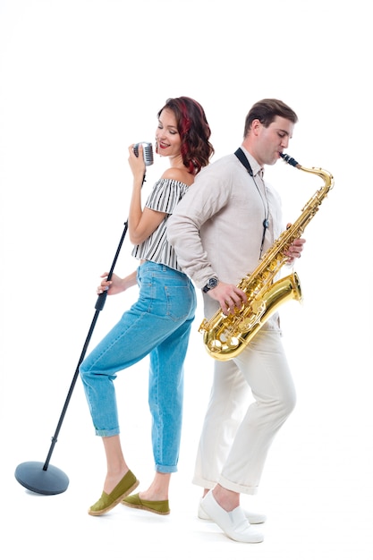 Chanteuse et saxophoniste