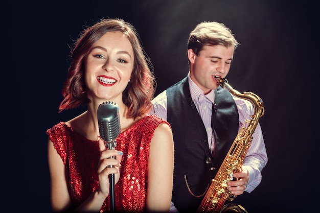 Chanteuse et saxophoniste