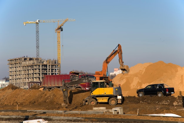 Chantier de construction contre le ciel