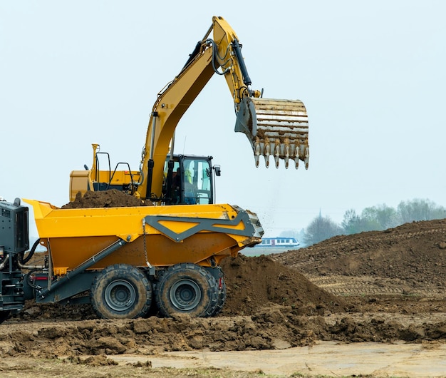 Photo chantier de construction avec excavatrice et camion