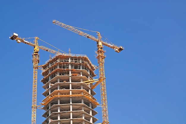 Chantier de construction avec des grues