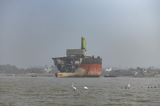 Chantier de démolition de navires au Bangladesh à Chittagong