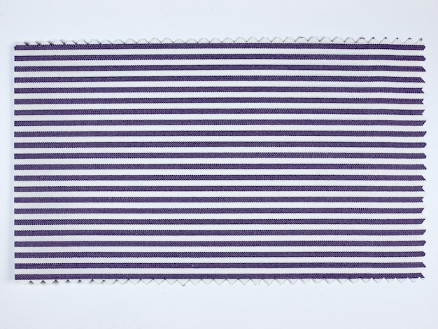 Échantillon de tissu rayé violet