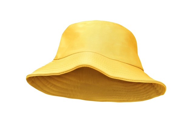 chapeau de seau jaune isolé sur blanc