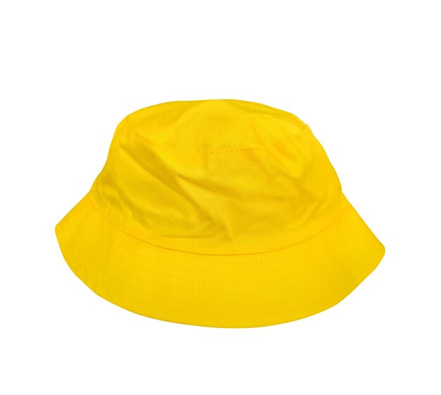 chapeau de seau jaune isolé sur fond blanc