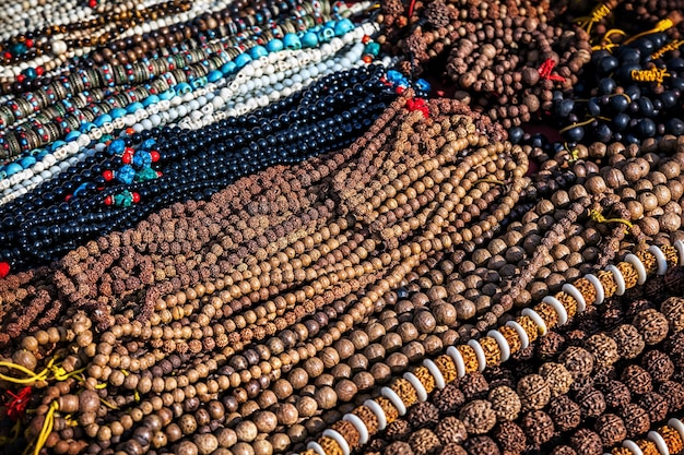 Chapelet au marché de Katmandou