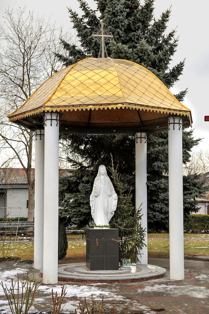 Chapelle avec la statue de la Bienheureuse Vierge Marie