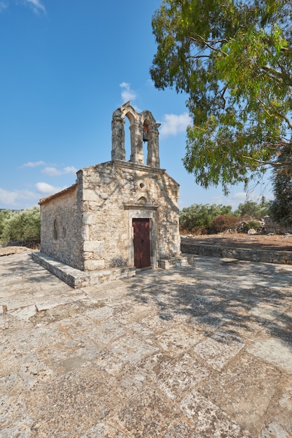 Chapelle de village rural en pierre