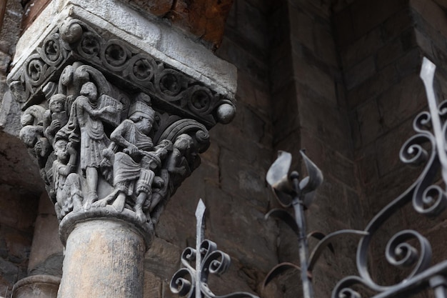 Un chapiteau roman dans la cathédrale de Jaca Huesca Aragon Espagne