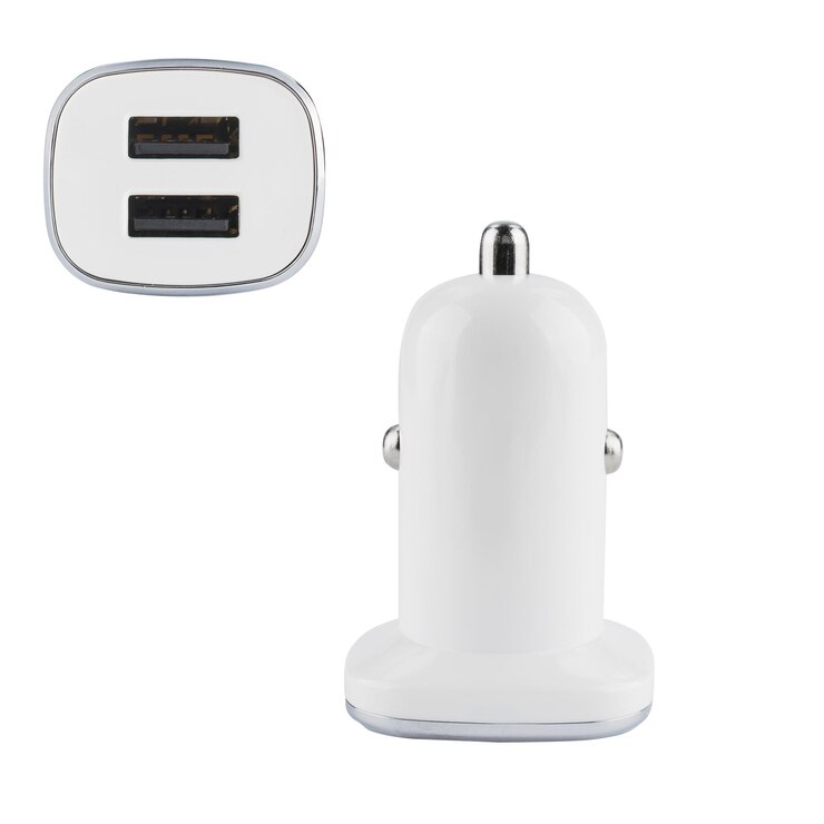 Photo chargeur de voiture de l'allumetteur de cigarette pour tablette de téléphone sur un fond blanc