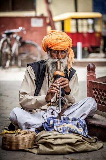 Charmeur de serpent de rue photo. Inde.