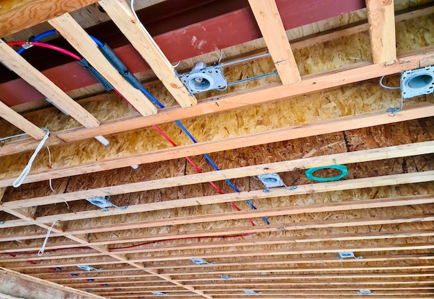 Charpente de construction dans les bâtiments et maisons en bois