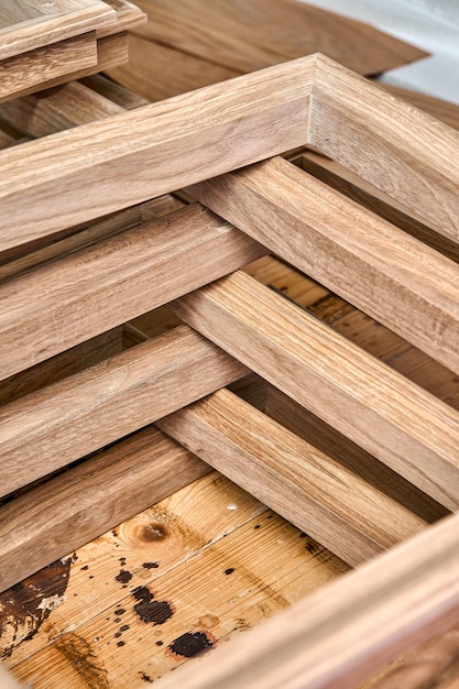 Charpenterie Moldures en bois pour les portes d'entrée Processus de fabrication des portes en bois Fabrication de meubles