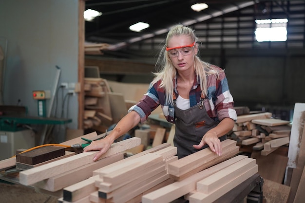 Charpentiers Assemblage de meubles Petite entreprise en bois Fond de bureau de travail de bricolage