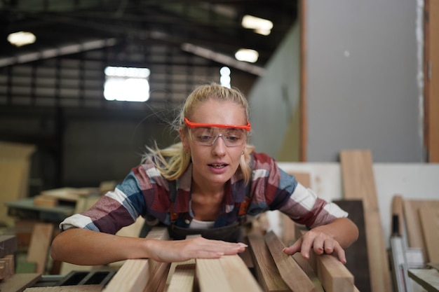 Charpentiers Assemblage de meubles Petite entreprise en bois Fond de bureau de travail de bricolage