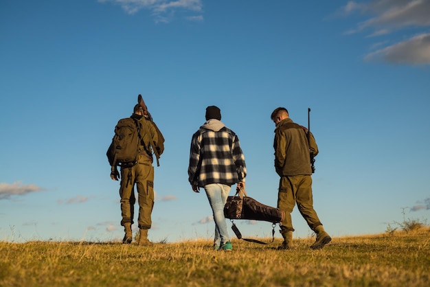 Chasseurs avec fusil de chasse en chasse Matériel de chasse Matériel et matériel de chasse Chasse sans frontières