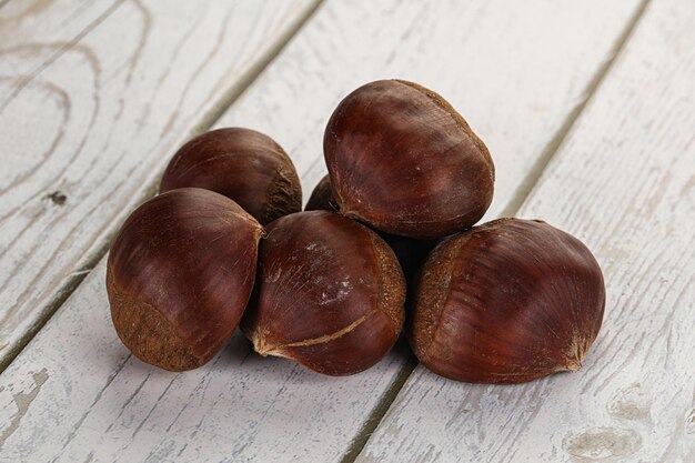 Le châtaignier brun naturel est délicieux et délicieux.