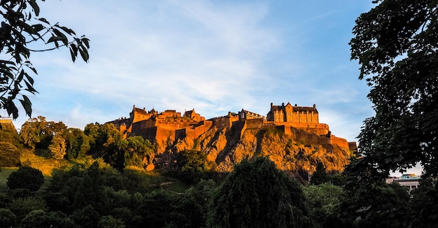 Château d'Edimbourg HDR au coucher du soleil