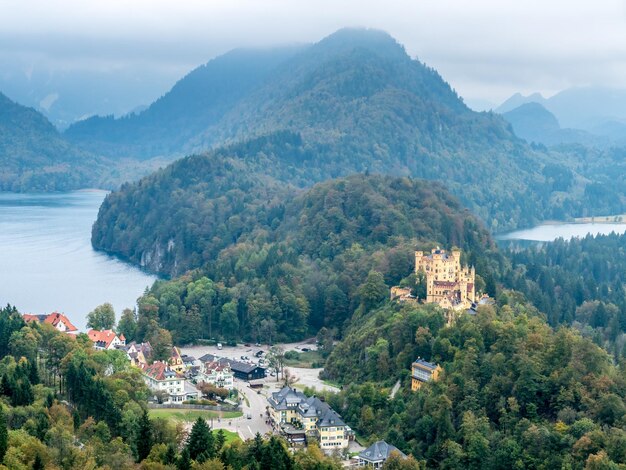 Château de Hohenschwangau avec le lac Alpsee