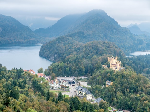 Château de Hohenschwangau avec le lac Alpsee