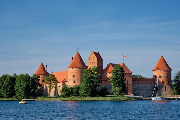 Château de l'île de Trakai dans le lac Galve en Lituanie