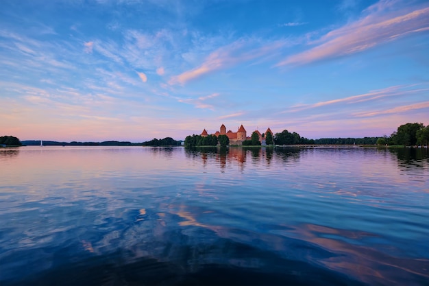 Château de l'île de Trakai dans le lac Galve Lituanie