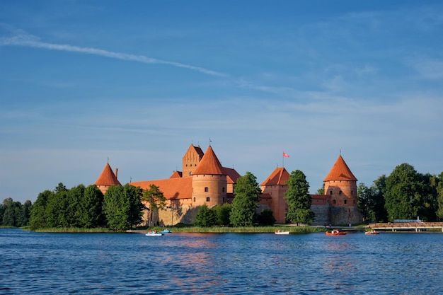 Château de l'île de Trakai dans le lac Galve Lituanie