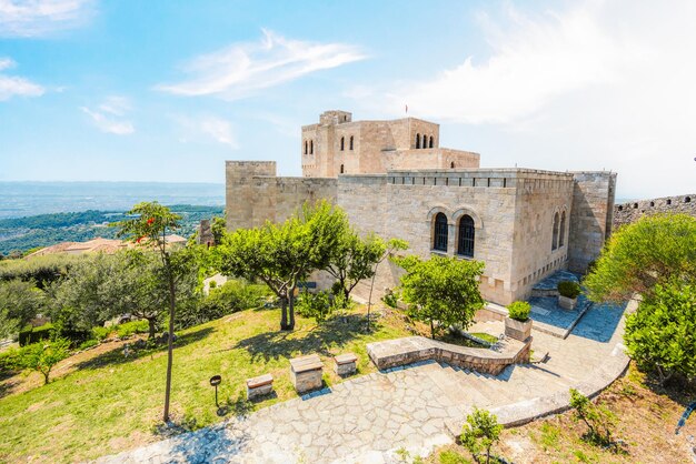 Photo le château de kruje kruje en albanie le musée skanderbeg en albanie