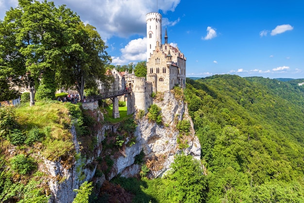 Château de Lichtenstein en été BadenWurttemberg Allemagne