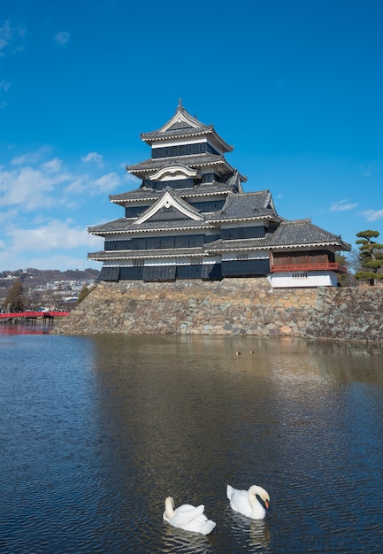 Photo le château de matsumoto est l'un des châteaux les plus complets et les plus beaux du japon.