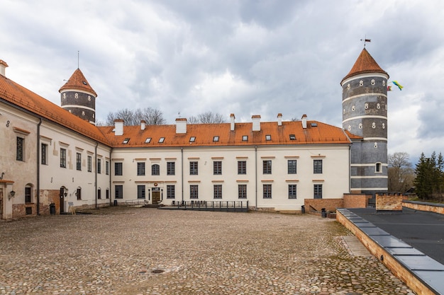 Château médiéval en brique et tour de Panemune Lituanie