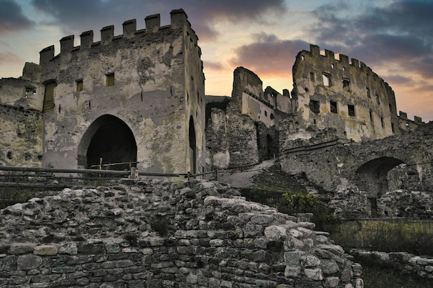 Un château médiéval dans le nord de l'Italie