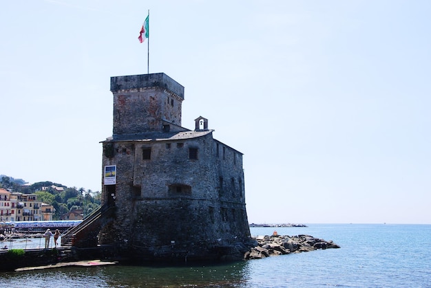 Photo château sur la mer - rapallo gênes ligurie italie