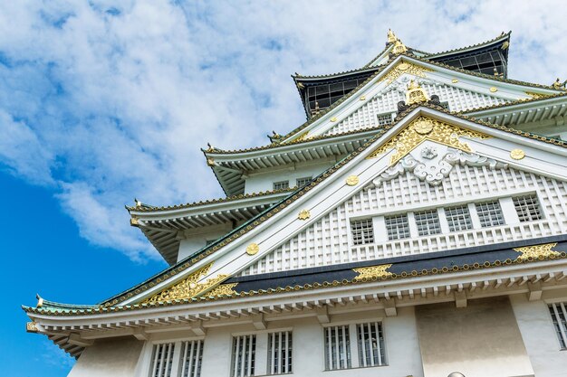 Château d'Osaka avec un ciel bleu