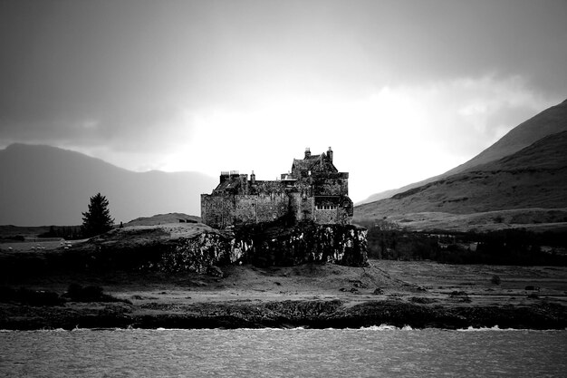 Photo château sur le paysage