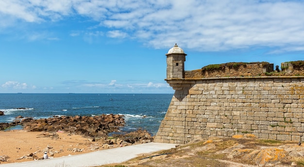 Château Queijo au bord de l'océan Atlantique à Porto