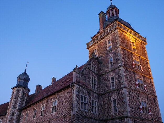 Photo le château de raesfeld la nuit