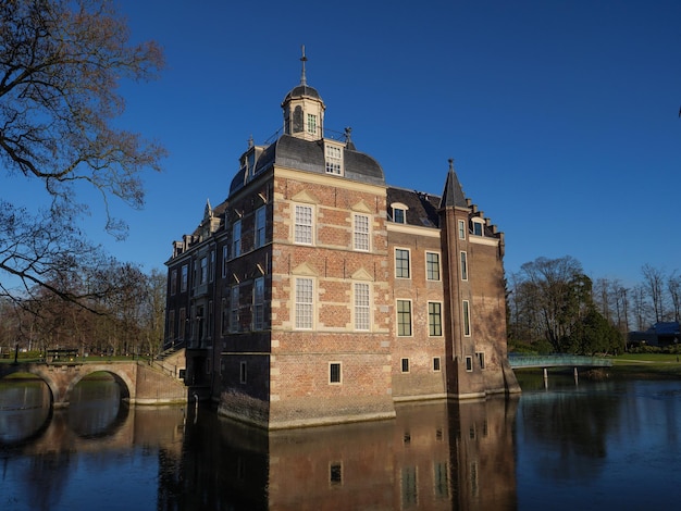 Le château de Ruurlo en Hollande.