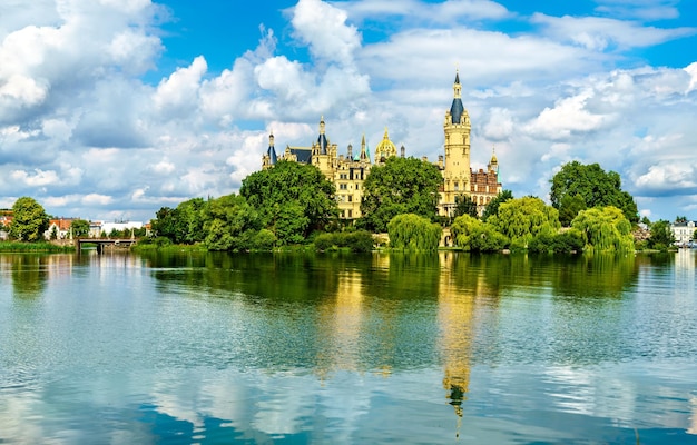 Château de schwerin sur le lac schwerin dans le mecklenburgvorpommern allemagne