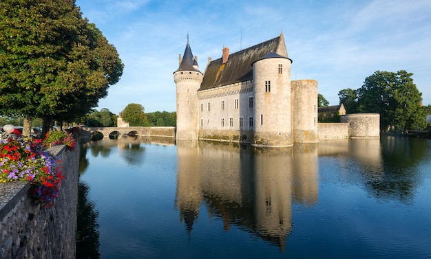 Le château de SullysurLoire France