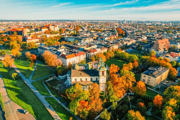 Château de Wawel point de repère célèbre de Cracovie Pologne Paysage pittoresque sur la côte de la rivière Wisla Centre historique de la ville avec une architecture ancienne