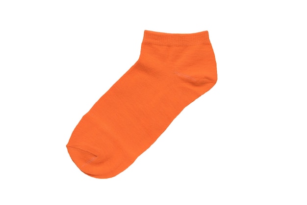 Chaussette orange vif isolée sur fond blanc. Mise à plat.