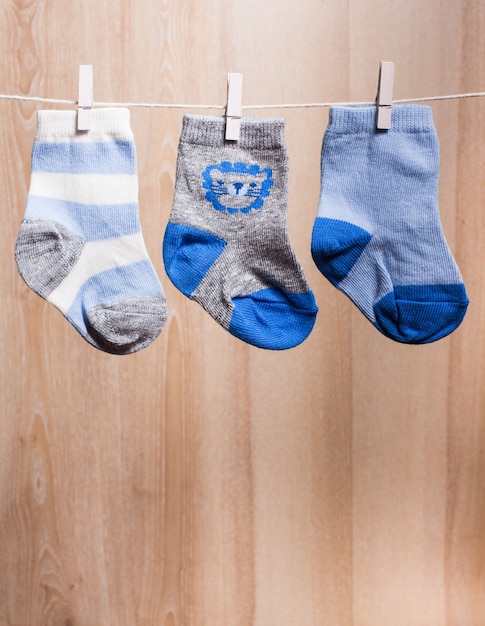 Chaussettes bébé garçon attachées à la corde