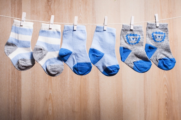 Chaussettes bébé garçon attachées à la corde