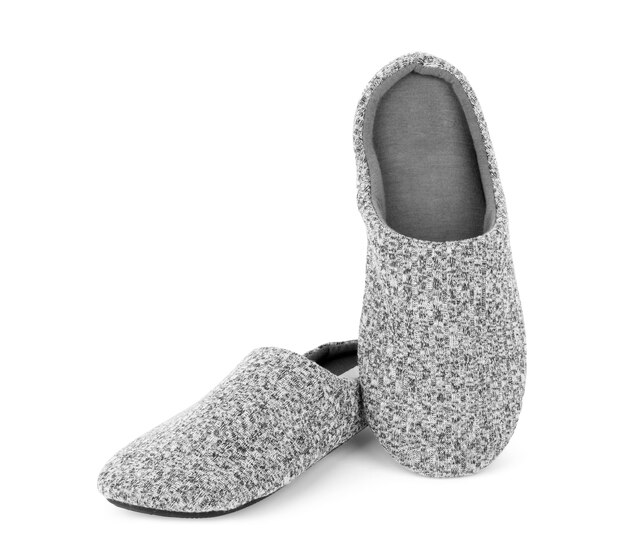 Chaussons gris chausson mâle vue sur fond blanc